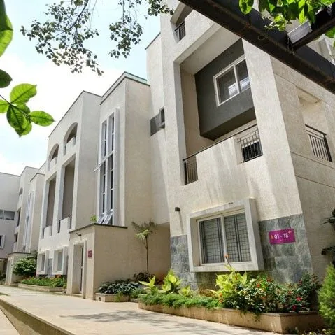 Vaishnavi Orchids, Sarjapur Road A duplex villa with a pergola garden at Vaishnavi Orchids